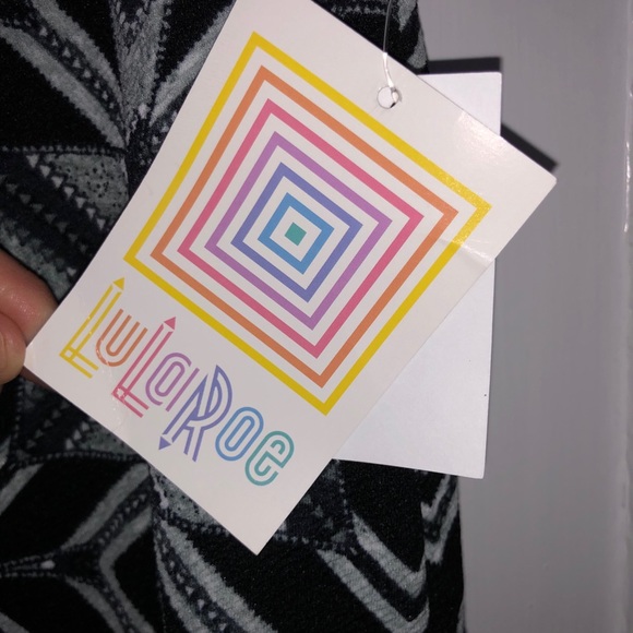 LulaRoe Cassie Skirt (M) - NEW WITH TAGS! - Picture 4 of 4